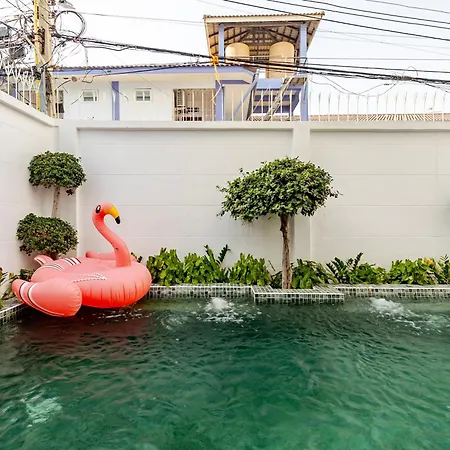 芭提雅步行街旁 9卧室泳池别墅 Villa *