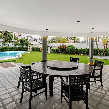 Luxury 5 Bedroom Private Party Pool *