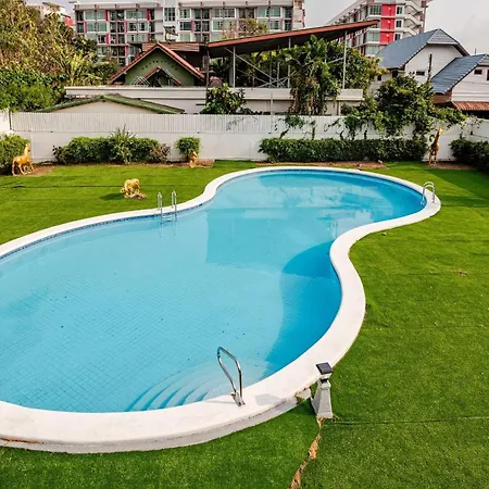Luxury 5 Bedroom Private Party Pool *