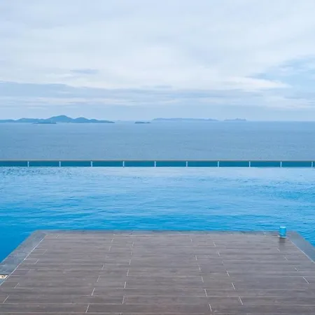 Apartment W-tower Wongamat Beachfront