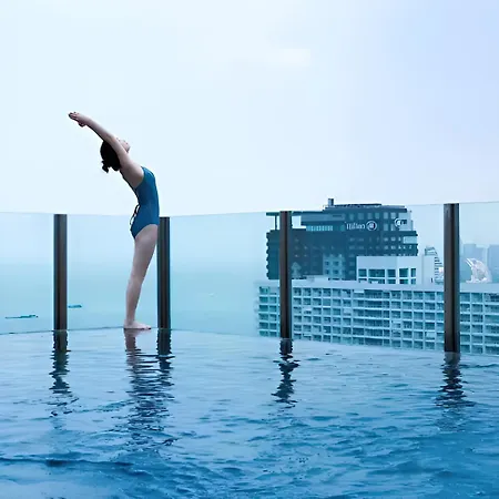 In With Rooftop Pool Apartment *