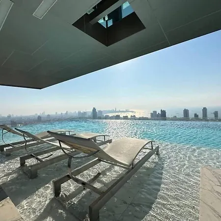 Luxury With Scenic Rooftop Pool Near Terminal 21 Apartment *