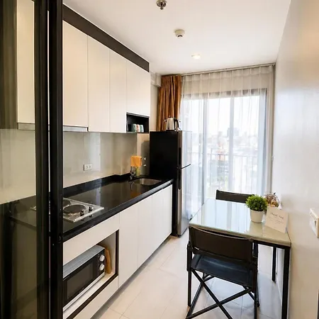 High Floor With Rooftop Pool In
