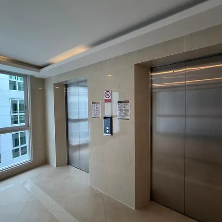 Cozy Entire 7th Floor With View Apartment
