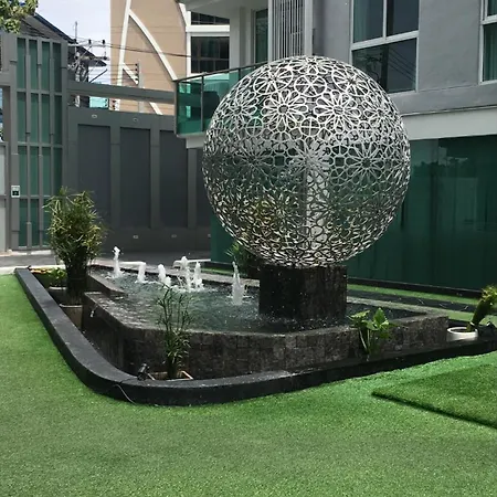 Apartment At Center