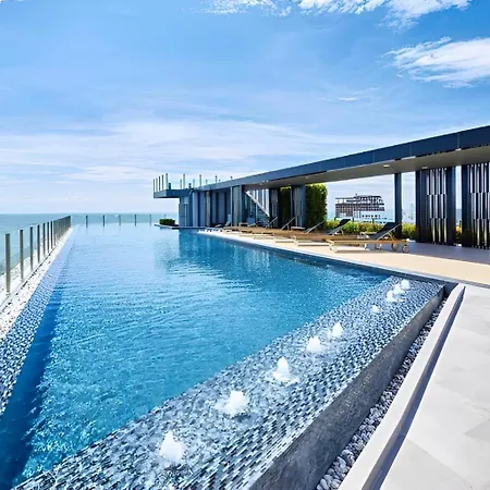 In With Rooftop Pool Apartment