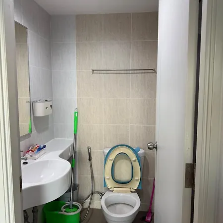 Prime Location In Lumpini, Songthaew Service At The Doorstep, Close To Terminal 21, 7-eleven Downstairs For Convenience Apartment *