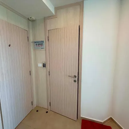 Cozy Entire 7th Floor With View Apartment *
