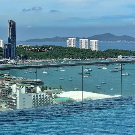 High Floor With Rooftop Pool In Pattaya
