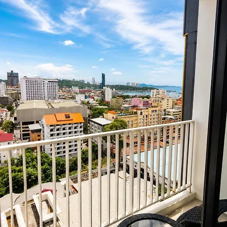 Apartment High Floor With Rooftop Pool In Pattaya