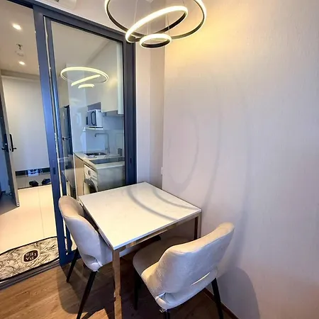 Luxury With Scenic Rooftop Pool Near Terminal 21 Apartment *