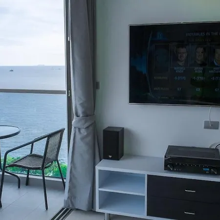 Apartment W-tower Wongamat Beachfront