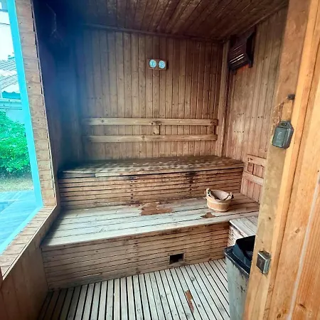 Cozy Entire 7th Floor With View Apartment