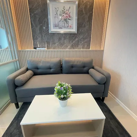 Lumpini Naklua Apartment