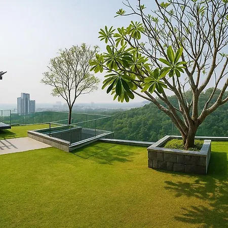 High Rise Luxury Near & Walking Street Apartment *