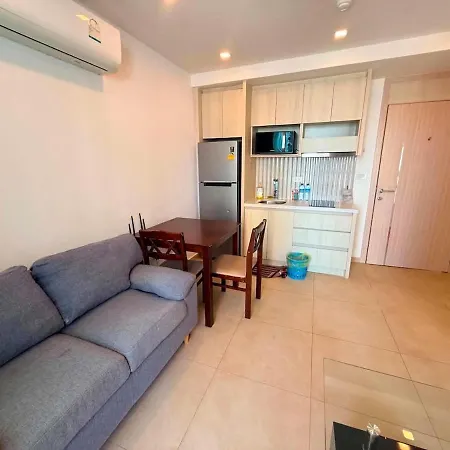 Cozy Entire 7th Floor With View Apartment