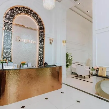 Luxury At Empire Tower Apartment *