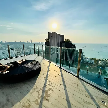 High Floor With Rooftop Pool In Apartment
