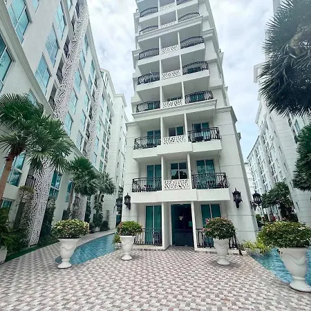 Cozy Entire 7th Floor With View Apartment