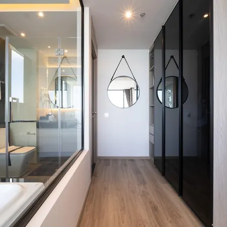 2 Bed Rare Unit With Bath Tub - Sea View Apartment *