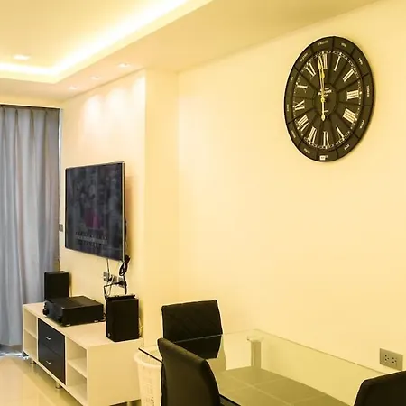 W-tower Wongamat Beachfront Apartment *