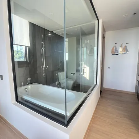 2 Bed Rare Unit With Bath Tub - Sea View Apartment