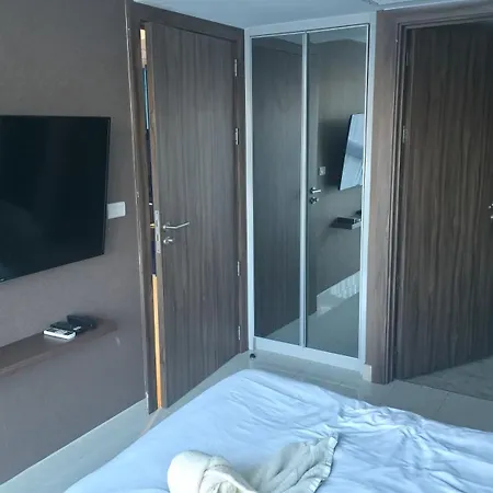 Grand Avenue 6th Floor Building A Smart Tv *