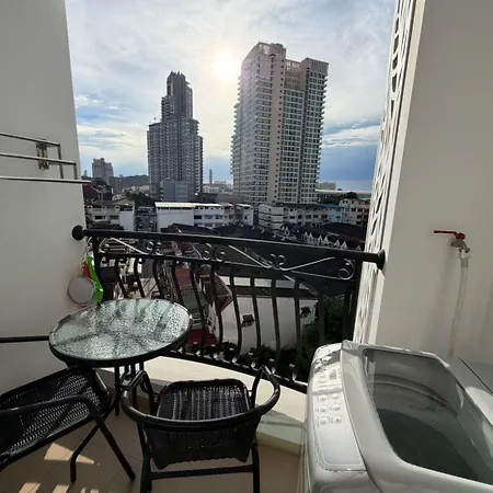 Cozy Entire 7th Floor With View