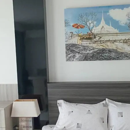 Apartment At Center