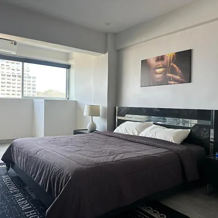 Beautiful 2-bedroom With Pratamnak Sea View Apartment Pattaya