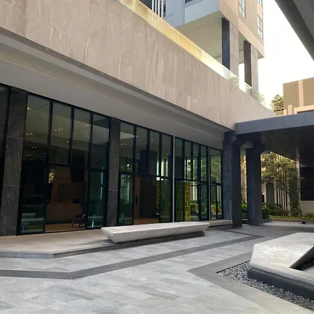 Cozy At The Base - Infinite Pool Apartment Pattaya