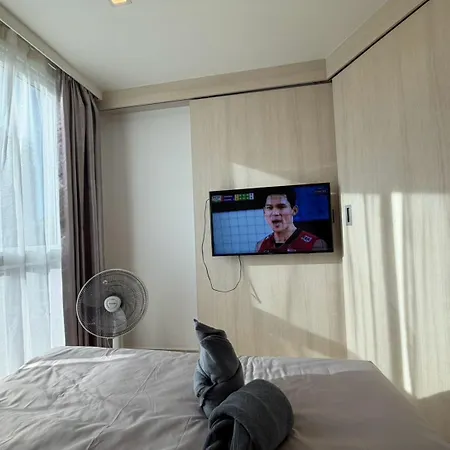 Cozy Entire 7th Floor With View Apartment *