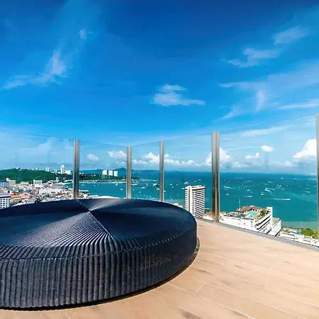 Next To And Mall * Pattaya