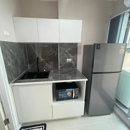 Lumpini Naklua Apartment *