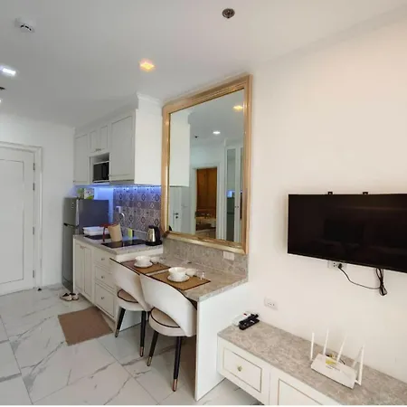 Apartment Luxury At Empire Tower