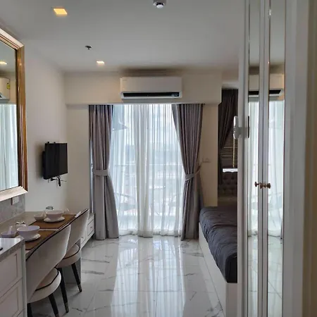 Apartment Luxury At Empire Tower