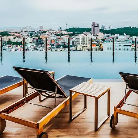 High Floor With Rooftop Pool In * Pattaya