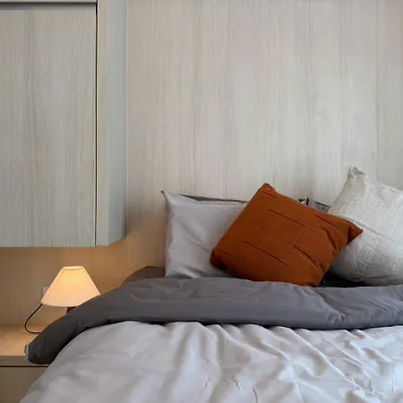 Cozy Entire 7th Floor With View Apartment