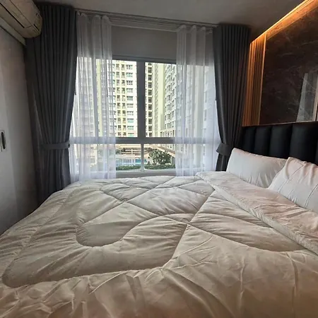 Lumpini Naklua Apartment *