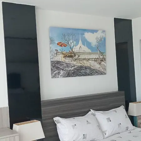 Apartment At Center *
