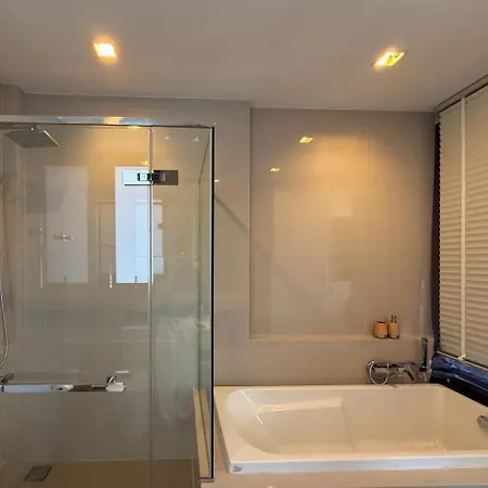Cozy 2br L Sea View L Pool And Gym Apartment