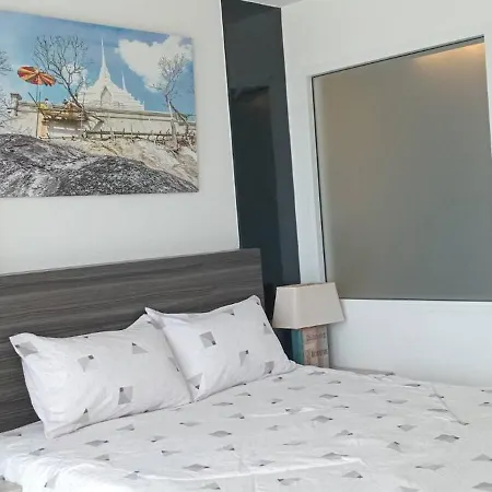 Apartment At Center *