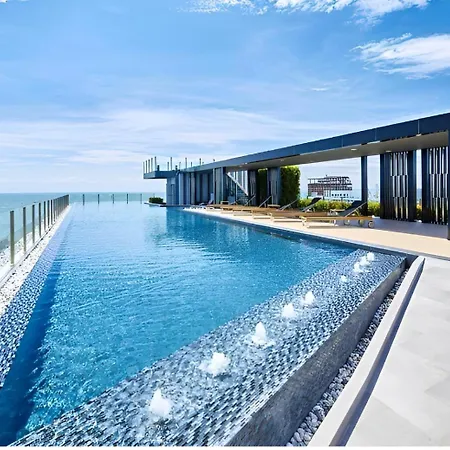Next To And Mall * Pattaya