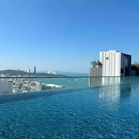 Apartment In With Rooftop Pool