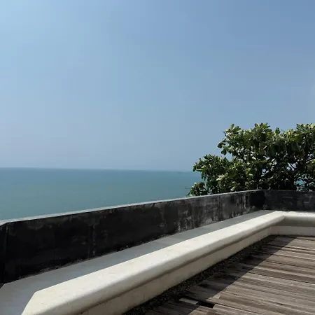 Cozy 2br L Sea View L Pool And Gym Apartment