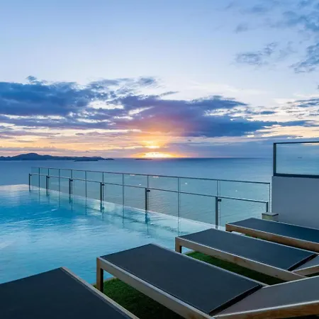 Apartment 2 Bed Rare Unit With Bath Tub - Sea View *