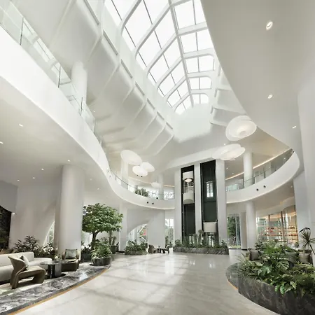 Grande Centre Point Voyage Hotel