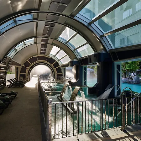 Grande Centre Point Voyage Hotel