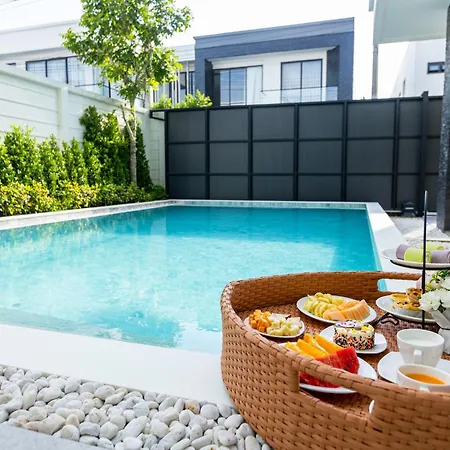 Lv Luxury Pool Pattaya