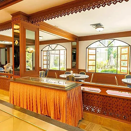 รายัล ทวินส์ พาเลซ โรงแรม 4*